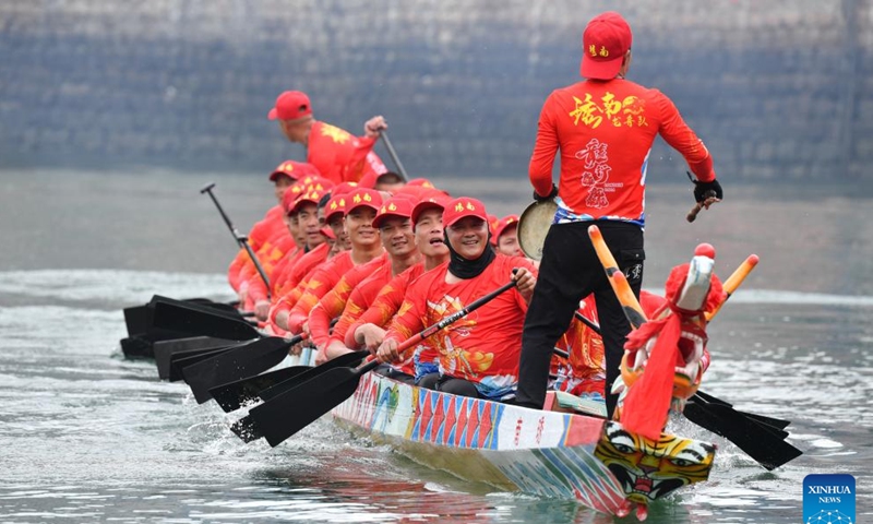 Contestants gather to participate in a dragon boat race at a fishing port in Lianjiang County, southeast China's Fujian Province, June 11, 2024. (Photo: Xinhua)