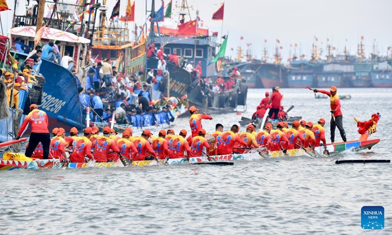 Contestants gather to participate in a dragon boat race at a fishing port in Lianjiang County, southeast China's Fujian Province, June 11, 2024. (Photo: Xinhua)