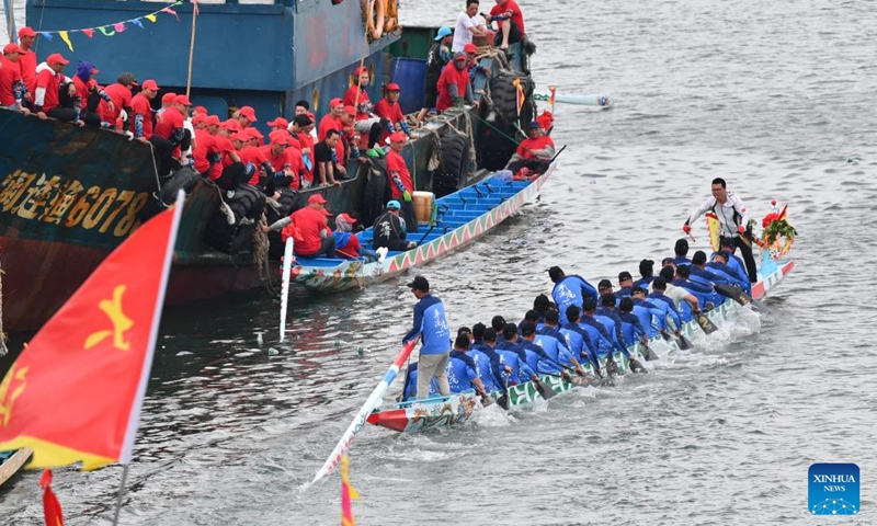 Contestants gather to participate in a dragon boat race at a fishing port in Lianjiang County, southeast China's Fujian Province, June 11, 2024. (Photo: Xinhua)