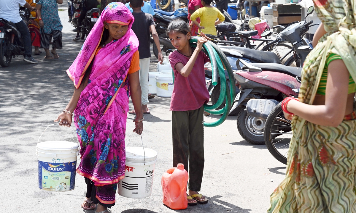 Residents in New Delhi, India, fill water from a supply station on June 12, 2024 as a severe heatwave continues to wreak havoc in the country. Officials say the heatwave is the longest since records began, as temperatures soared to 50 C in some areas. Sixty people have died between March and May across India due to heat-related illnesses, local media reported. Photo: VCG