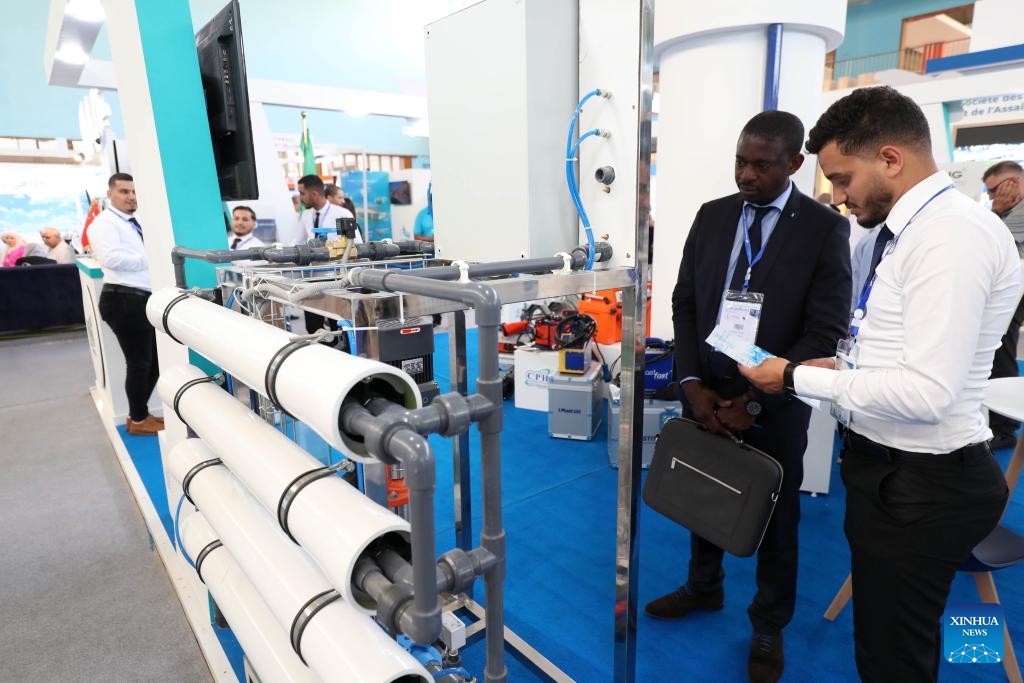 People visit 19th Int'l Exhibition of Water Equipment, Technologies and
