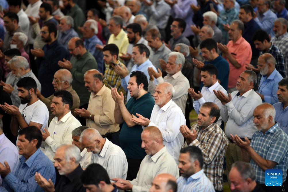 People pray for Eid al-Adha at the University of Tehran in Tehran, Iran, June 17, 2024.(Photo: Xinhua)
