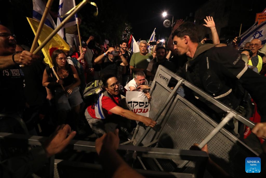 People attend a protest calling for an immediate ceasefire between Israel and Hamas in the Gaza Strip, in Jerusalem, on June 17, 2024.(Photo: Xinhua) 