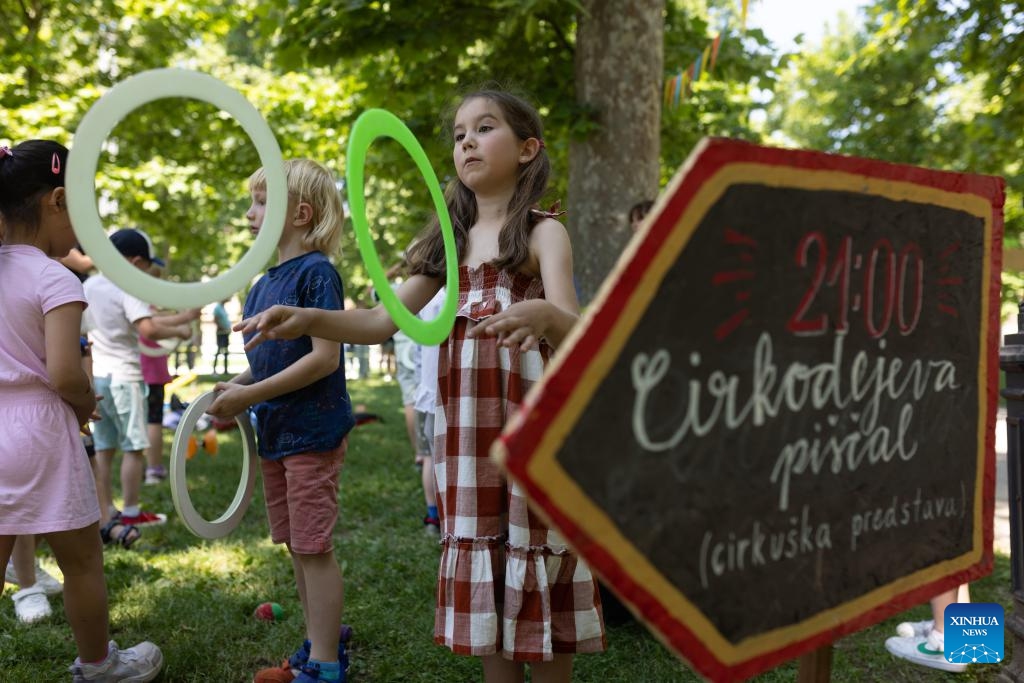 Children toss rings during the international festival of contemporary clown and new circus in Ljubljana, Slovenia, on June 17, 2024. The international festival of contemporary clown and new circus is held here from June 17 to June 23.(Photo: Xinhua) 