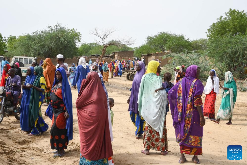 People wait for the distribution of food and seeds by the International Committee of the Red Cross (ICRC) in Hile Alifa, Cameroon, June 12, 2024.(Photo: Xinhua)