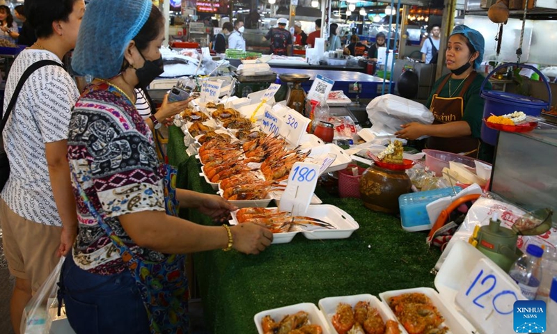 Customers select seafood at the Thonburi Market on the Thonburi side of Bangkok, Thailand, June 22, 2024. (Photo: Xinhua)