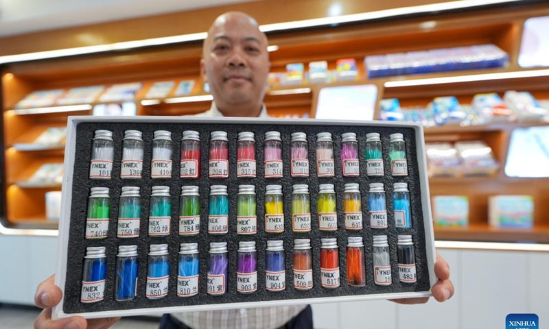 A staff member displays bristles of toothbrushes at Yangzhou Sanfeng BRUSH Co., Ltd. in Hangji Township of Yangzhou City, east China's Jiangsu Province, June 21, 2024. (Photo: Xinhua)