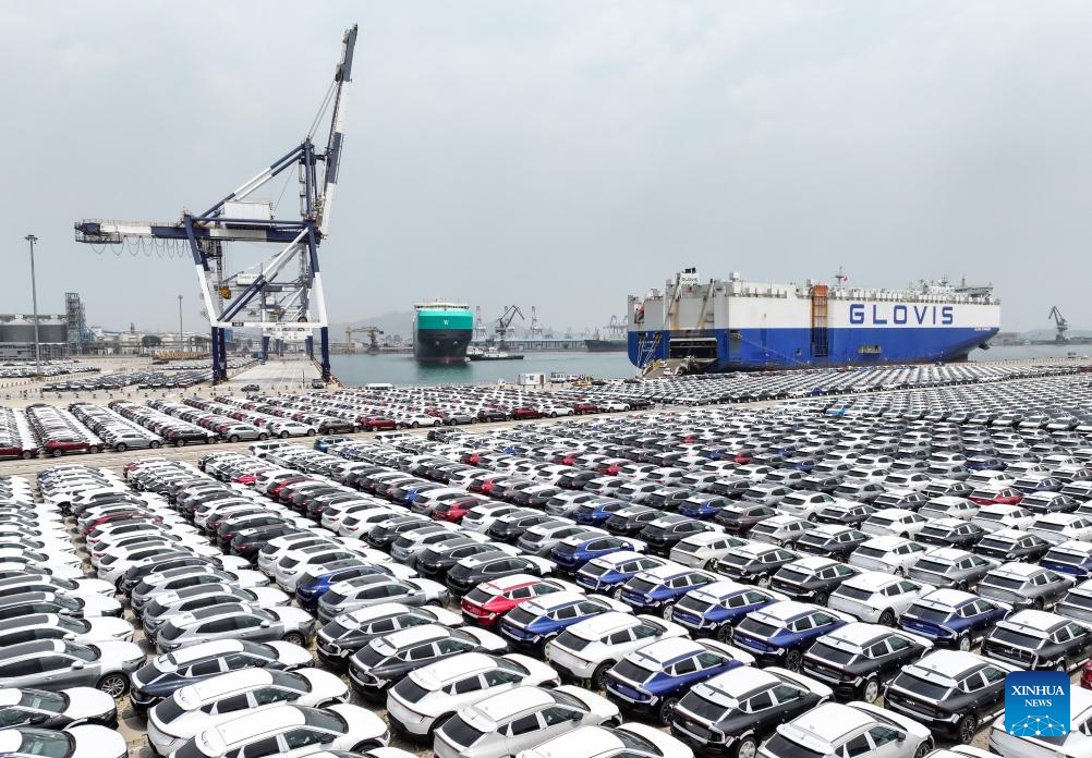 A drone photo taken on June 23, 2024 shows vehicles to be loaded for transportation at Yantai Port in east China's Shangdong Province. The multi-mode handling volume of commodity vehicles of Yantai Port reached 288,000 in the first five months of 2024, an increase of 30.2 percent over the same period in 2023. In recent years, Yantai Port has stepped up efforts in building a logistic hub for commodity vehicles.(Photo: Xinhua)