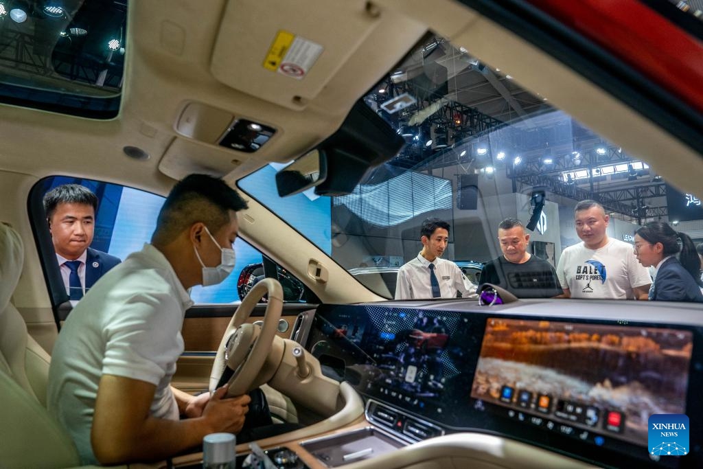 People visit the 25th China Kunming International Automobile Expo in Kunming, southwest China's Yunnan Province, June 27, 2024. The five-day event kicked off at Dianchi International Exhibition Center in Kunming on Thursday, attracting about 100 domestic and international car manufacturers. (Photo: Xinhua)