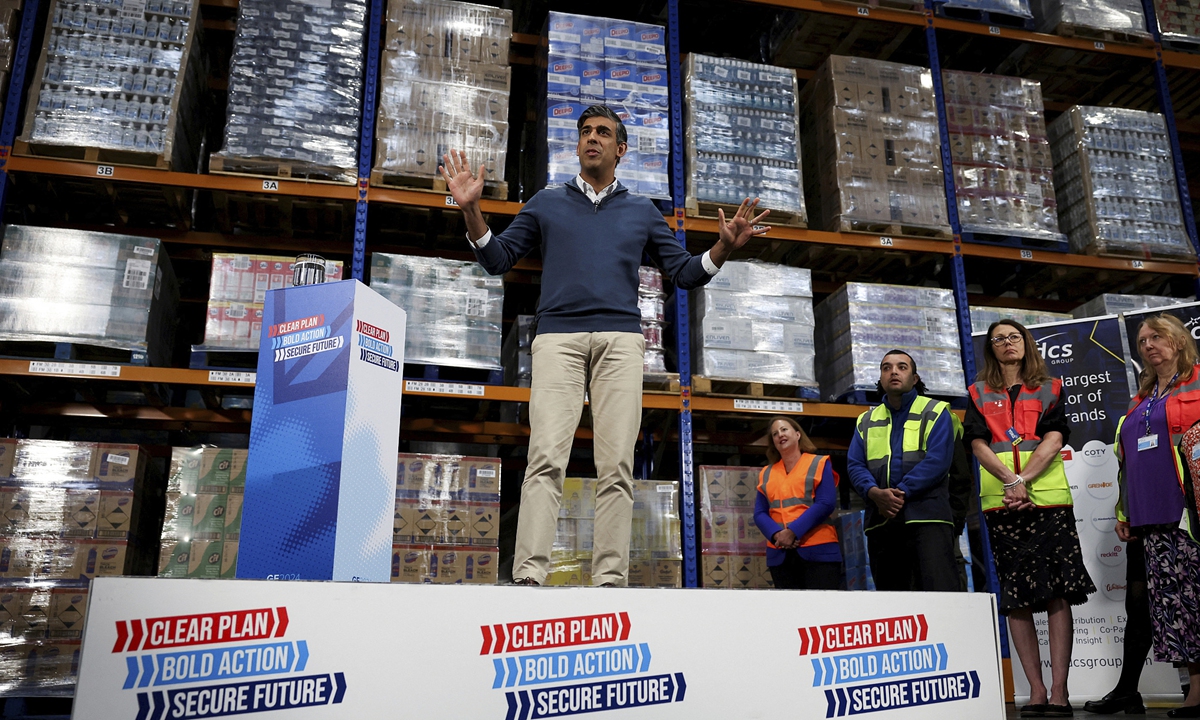British Prime Minister Rishi Sunak speaks to staff members as he visits the DCS group distribution centre as part of a Conservative general election campaign event, in Banbury, UK, July 2, 2024. Photo: VCG