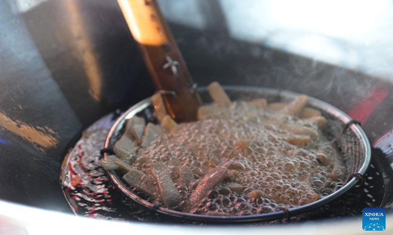 A competitor prepares ingredients during a sour rice noodle cooking competition in Lingshui, south China's Hainan Province, July 26, 2024. Lingshui sour rice noodle is a popular local snack and was listed as a provincial-level intangible cultural heritage in 2009. Recently a cooking competition was held in Lingshui to promote the sour rice noodle industry. Photo: Xinhua