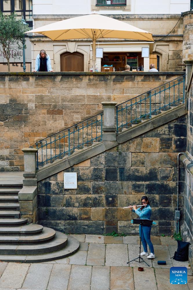 A street artist performs in Dresden, Germany, on July 5, 2024. Dresden, located in the eastern part of Germany, is the capital of German state Saxony. Photo: Xinhua