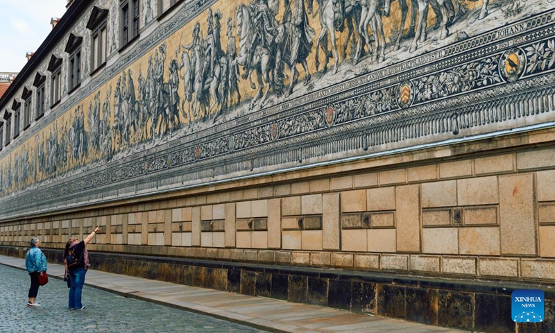 People enjoy a wall painting in Dresden, Germany, July 5, 2024. Dresden, located in the eastern part of Germany, is the capital of German state Saxony. Photo: Xinhua