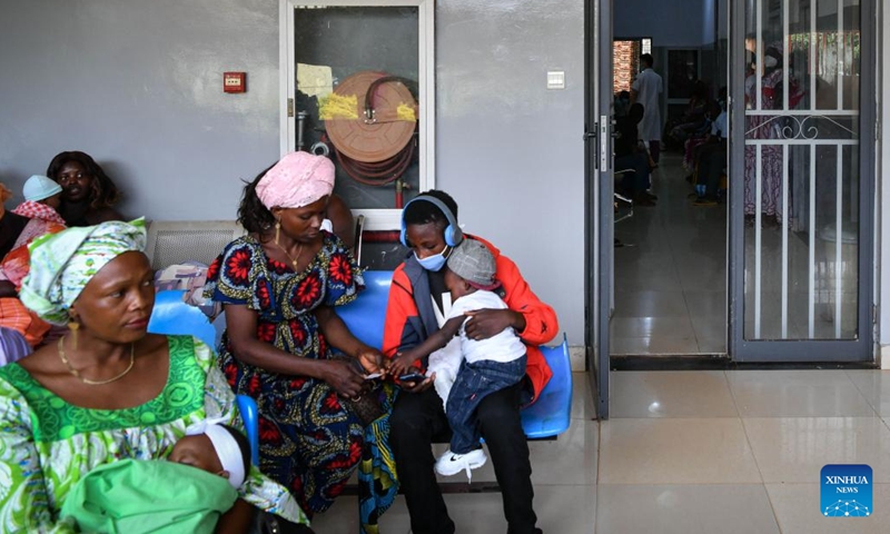 Patients wait at the China-Guinea-Bissau Friendship Hospital in Bissau, Guinea-Bissau, July 8, 2024. The 20th batch of Chinese medical team to Guinea-Bissau has been providing medical services for locals since May this year. China has sent about 400 medical workers to Guinea-Bissau since 1976, treating more than 200,000 patients and performing about 8,000 surgeries. (Photo: Xinhua)
