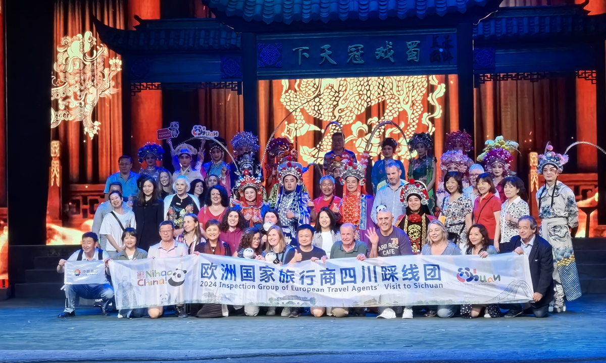 Tourists from Spain and France pose for photos with Sichuan Opera performers in Chengdu, Sichuan Province.  Photo: Xi'an Zhongheng International Travel Agency