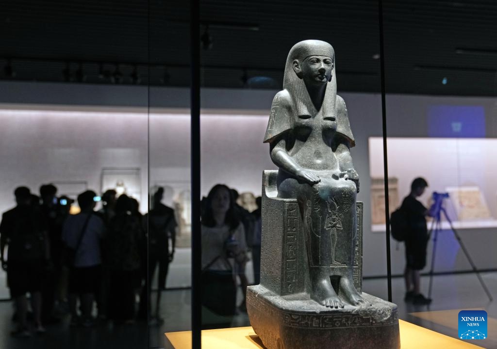 Visitors look at a statue during a media preview of the exhibition On Top of the Pyramid: The Civilization of Ancient Egypt at the Shanghai Museum in east China's Shanghai, July 16, 2024. The opening ceremony of the exhibition was held Wednesday at the Shanghai Museum on the People's Square of the city. (Photo: Xinhua)