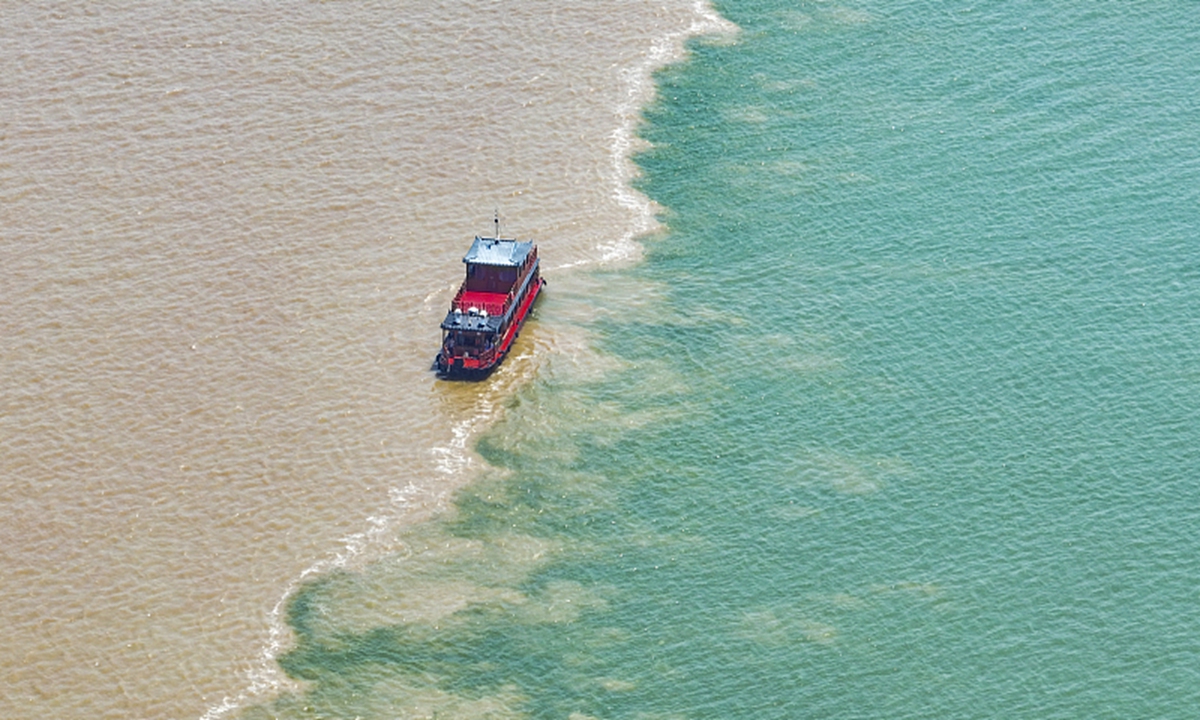 The turbid and clear demarcation line between the Yangtze River and Poyang Lake in East China's Jiangxi Province is in full view, on July 23, 2024. Photo: VCG