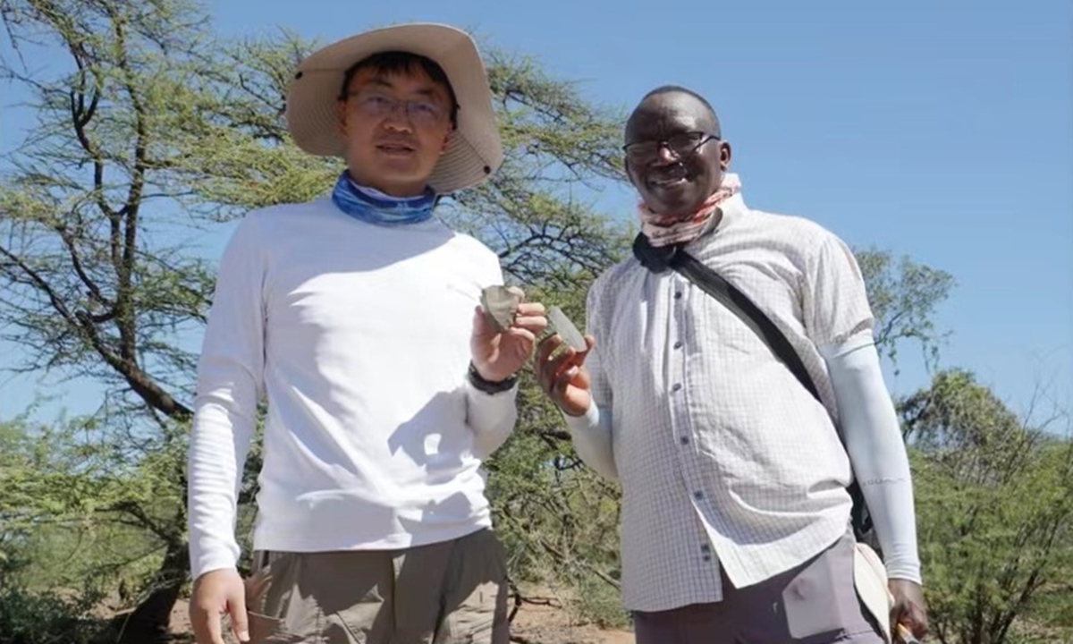 Zhao Qingbo (left) and Job Kibii, team leads of the China-Kenya Paleolithic Joint Archaeological Project, show off newly discovered stone artifacts made with the Levallois technique. Photo: Henan Daily 