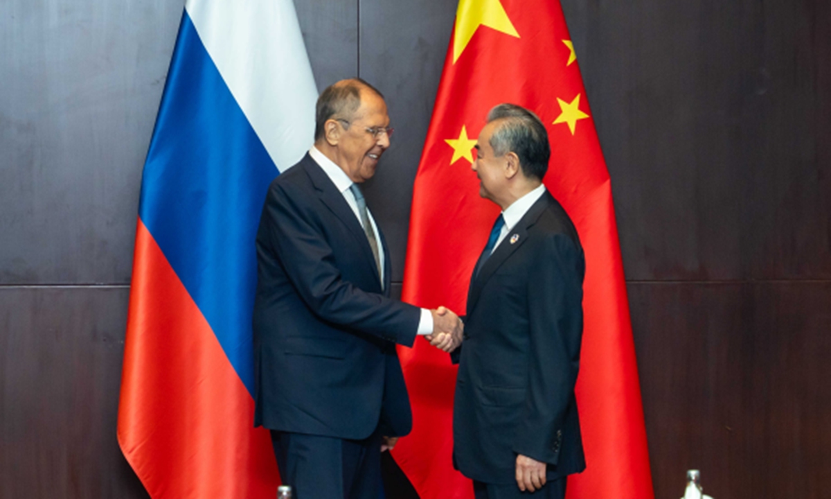 Chinese Foreign Minister Wang Yi (right) holds talks with his Russian counterpart Sergey Lavrov in Vientiane on July 25, 2024. Photo: Chinese Foreign Ministry
