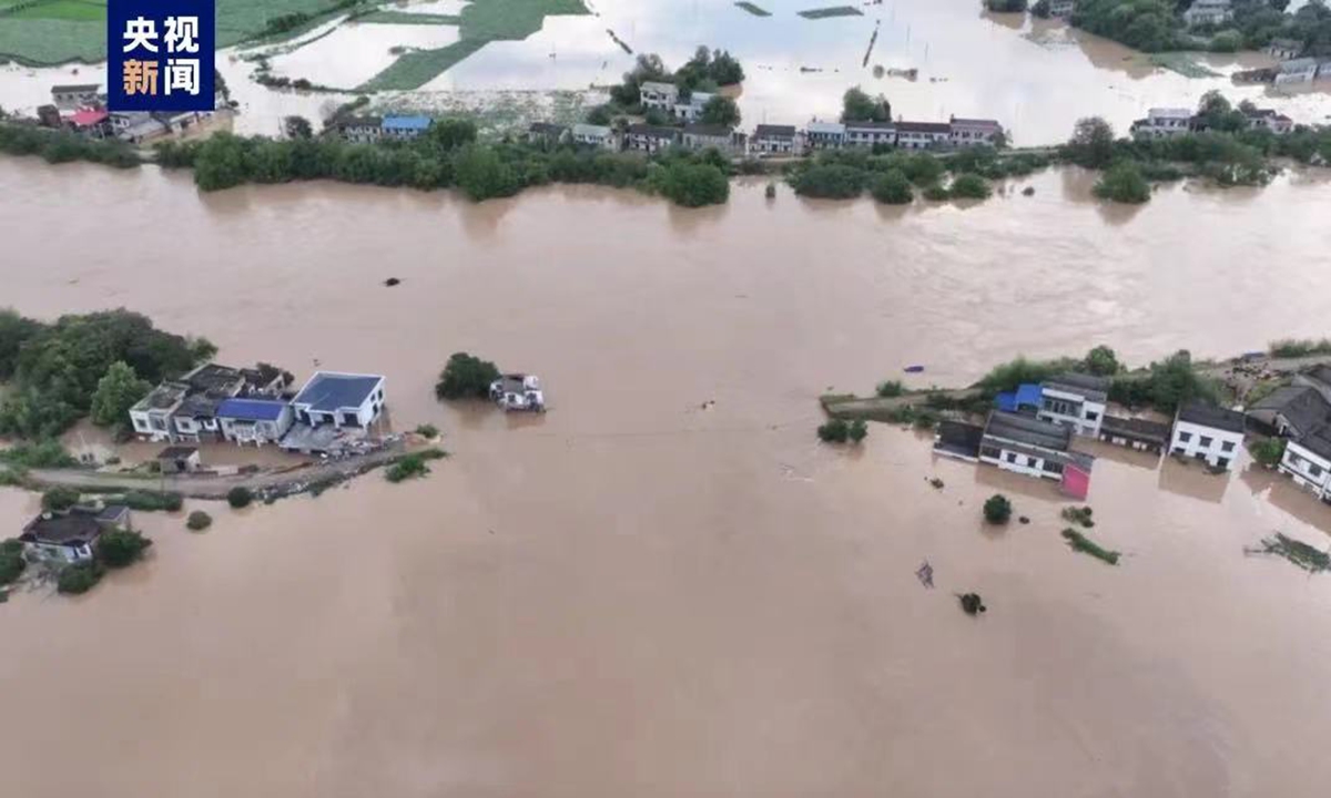 Rescue efforts in full swing as embankment breaches in C.China’s Hunan