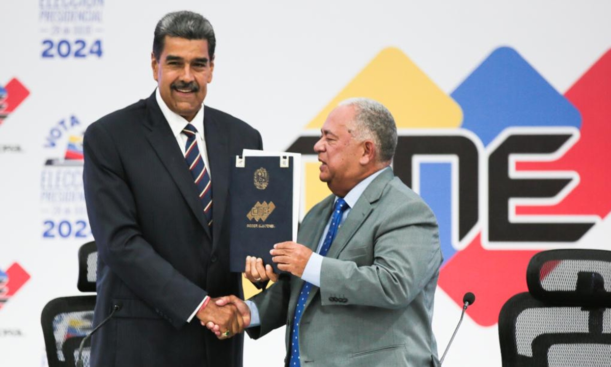 Venezuelan President Nicolas Maduro (L) shakes hands with Elvis Amoroso, president of National Electoral Council, in Caracas, Venezuela, July 29, 2024.
Venezuela's National Electoral Council on Monday declared Nicolas Maduro the winner of Sunday's presidential elections. (Photo: Xinhua)