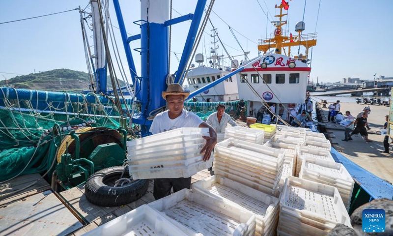 Fishermen prepare for fishing at the Shenjiamen fishing port in Zhoushan City, east China's Zhejiang Province, July 31, 2024. Four types of fishing boats with special permission set sail on Thursday after a three-month summer fishing ban in the East China Sea. Photo: Xinhua