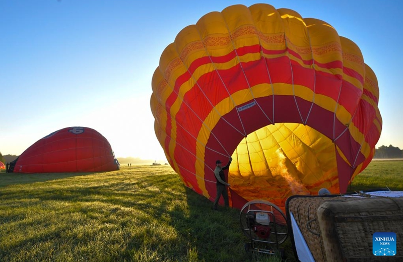 A participant prepares a hot-air balloon during the Sky of Russia hot-air balloon festival in Ryazan region, Russia, on Aug. 10, 2024. The 22nd ballooning festival Sky of Russia is held here from Aug. 4 to 12, and more than 30 teams are featured in the festival. Photo: Xinhua