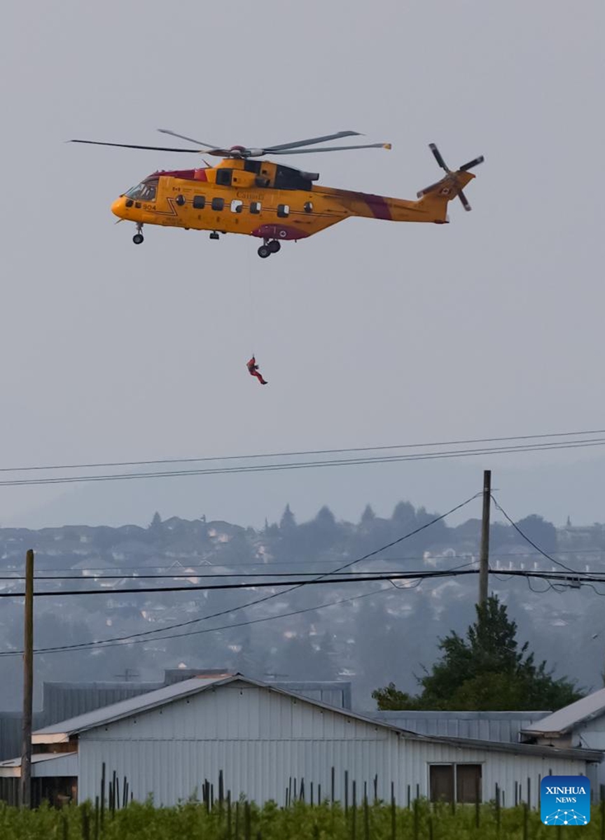 A CH-149 Cormorant helicopter performs a rescue demonstration during the 2024 Abbotsford International Airshow in Abbotsford, Canada, Aug. 9, 2024. The three-day event kicked off here on Friday. Photo: Xinhua
