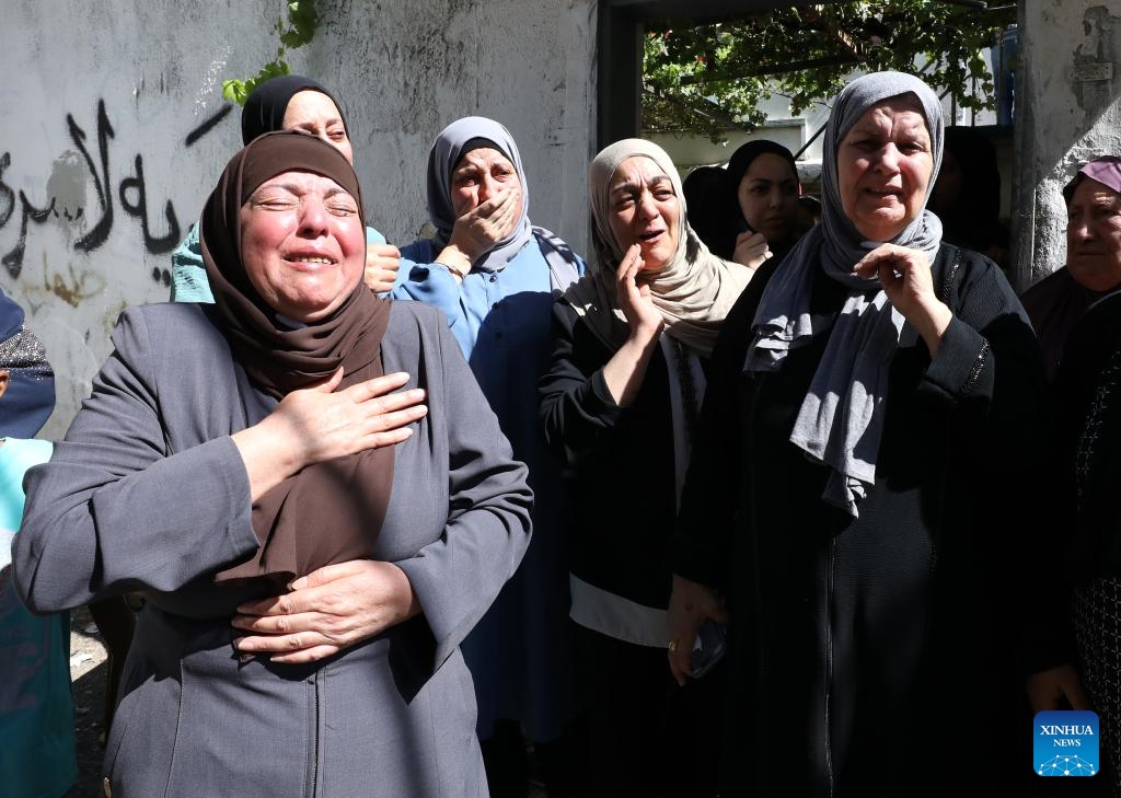 Relatives mourn Palestinian Moataz Sarsour killed by Israeli forces during his funeral at the al-Am'ari refugee camp near the West Bank city of Ramallah, on Aug. 13, 2024. (Photo: Xinhua)
