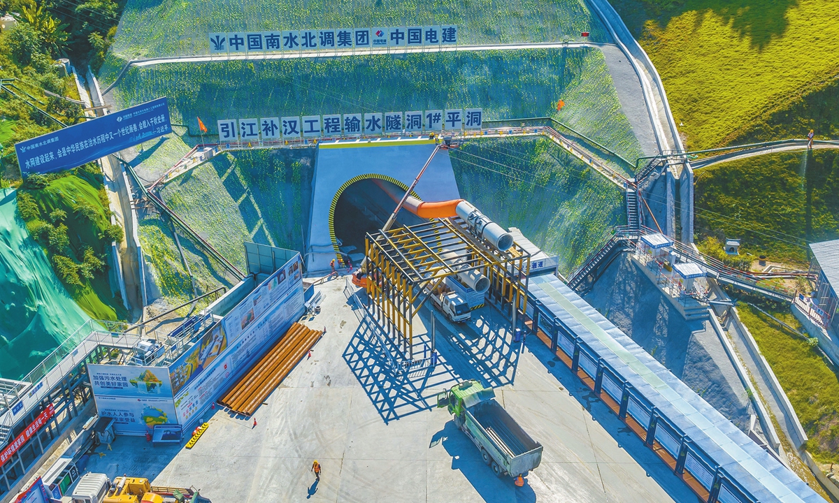 Workers brave the heat at an intake site for the Yangtze-to-Hanjiang Water Diversion Project in Yichang, Central China's Hubei Province on August 15, 2024. This 194.7-kilometer project, which channels water from the Yangtze River to the Hanjiang River, aims to enhance the Hanjiang Basin's water resource management, and it's a key aspect of developing the national water network. 
Photo: VCG