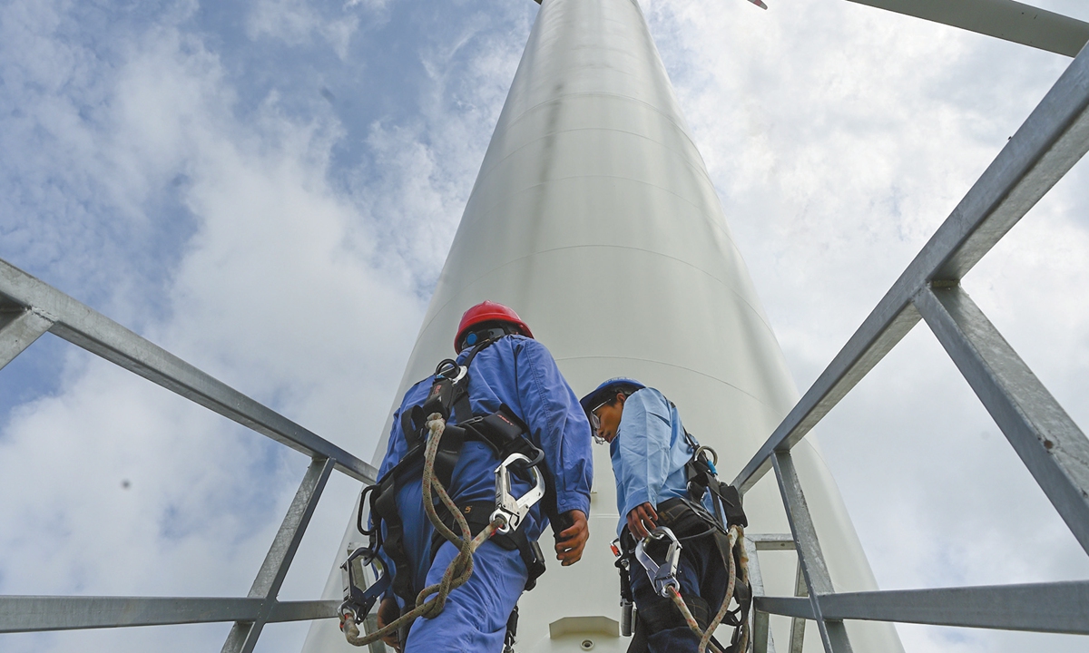 Maintenance workers prepare to inspect the equipment on a 110-meter-high wind turbine in Tongliao, North China's Inner Mongolia Autonomous Region on August 19, 2024. In 2023, the installed capacity of wind power grid-connected power generation equipment in the region reached 69.611 million kilowatts, an increase of 52.38 percent year-on-year. Photo: cnsphoto