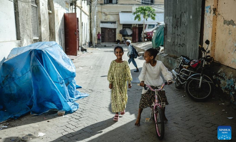 Children have fun in the Old Town of Mombasa, Kenya, on Aug. 17, 2024. The Old Town of Mombasa, located on the southeast side of Mombasa Island, has become an important tourist destination in Kenya due to its diverse culture and historical sites. (Photo: Xinhua)