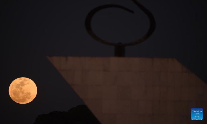 A full moon is seen from the Square of Three Powers, in Brasília, Brazil, Aug. 19, 2024. (Photo: Xinhua)