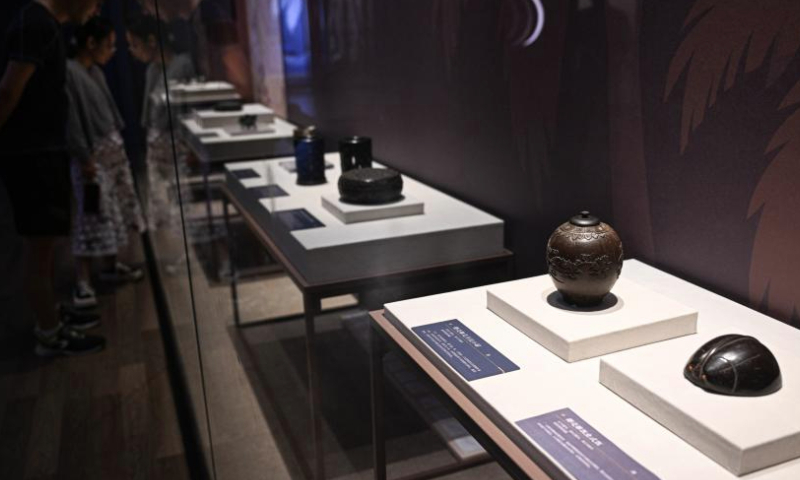 This photo taken on Aug. 31, 2024 shows exhibits on a special exhibition at Hainan Museum in Haikou, south China's Hainan Province. An ongoing exhibition showcasing Hainan's cultural relics collected by the Palace Museum is held at Hainan Museum. A total of 96 exhibits with Hainan characteristics are on display including traditional furniture, ornaments and stationery, etc. (Xinhua/Pu Xiaoxu)