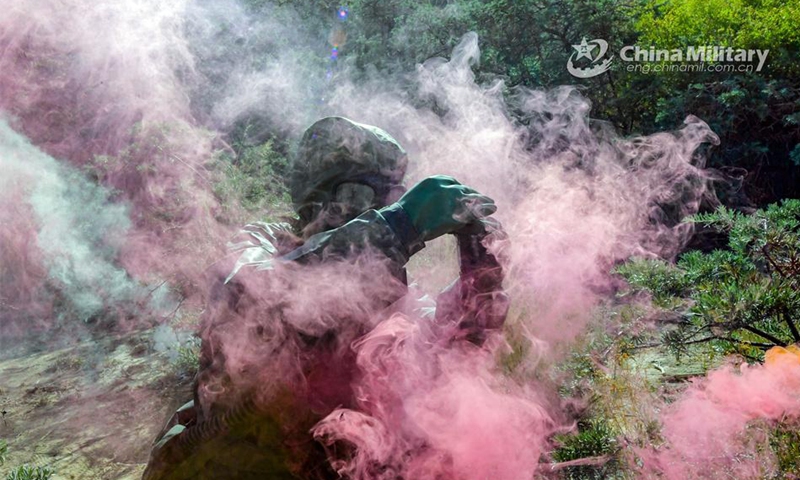 A soldier assigned to a chemical defense detachment of a brigade under the PLA 76th Group Army takes sample of the simulated toxic smog during a battlefield comprehensive protection training exercise on July 16, 2024. (eng.chinamil.com.cn/Photo by Li Mingxu)