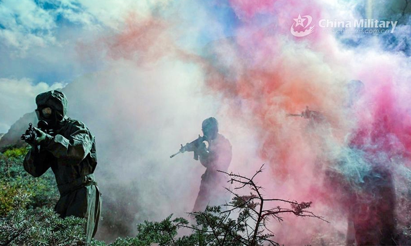 Soldiers assigned to a chemical defense detachment of a brigade under the PLA 76th Group Army pass through the simulated chemical contaminated area during a battlefield comprehensive protection training exercise on July 16, 2024. (eng.chinamil.com.cn/Photo by Li Mingxu)