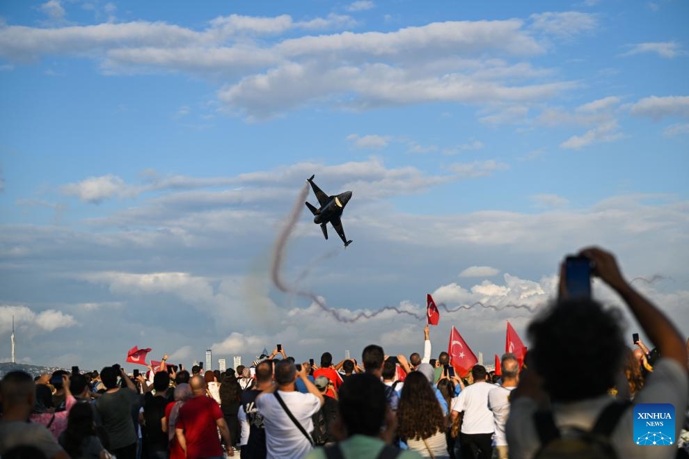 People watch an aircraft performing during an airshow in Istanbul, Türkiye, on Aug. 30, 2024. (Photo: Xinhua)