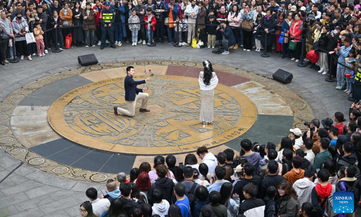 Staff of Tianjin People's Art Theater perform Chinese classic drama 