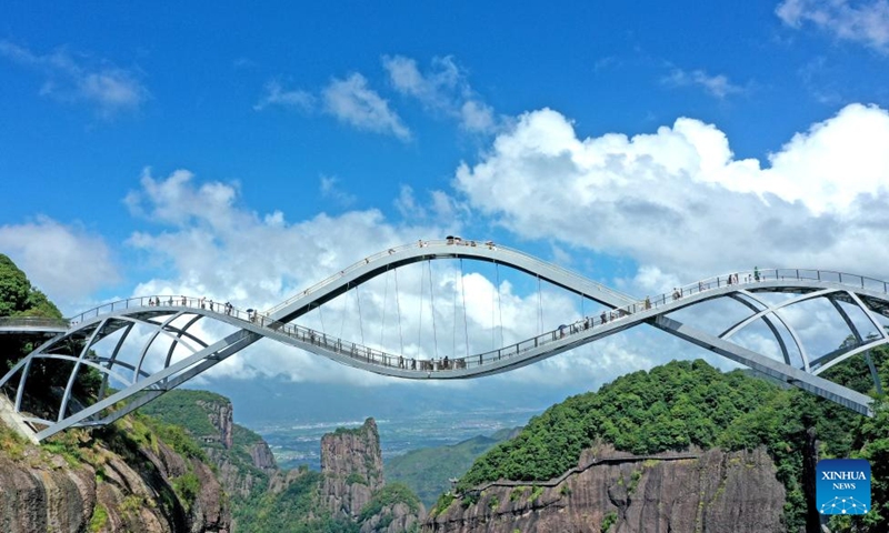 A drone photo taken on Sept. 17, 2024 shows tourists visiting the Shenxianju scenery spot in Taizhou, east China's Zhejiang Province.  (Photo: Xinhua)