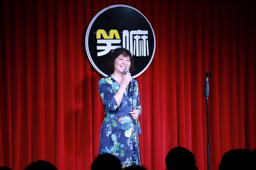 Huang Chuyan, whose stage name is Huang Dama, gives a stand-up comedy performance in Changsha, Central China's Hunan Province. Photo: Courtesy of Huang Chuyan