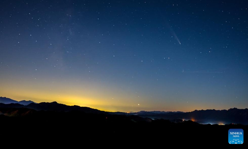 The comet C/2023 A3 (Tsuchinshan-ATLAS) is seen in the sky above the Panlongshan section of the Great Wall in Beijing, capital of China, Oct. 19, 2024. (Photo: Xinhua)