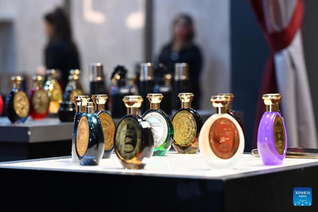 Perfumes are on display at the Perfumes and Cosmetics Exhibition in Hawalli Governorate, Kuwait, on Oct. 22, 2024. With the participation of more than 400 companies from Kuwait, Saudi Arabia, Oman, Bahrain, Qatar, and the Emirates, the exhibition kicked off here on Tuesday and will run until Nov. 2. (Photo: Xinhua)