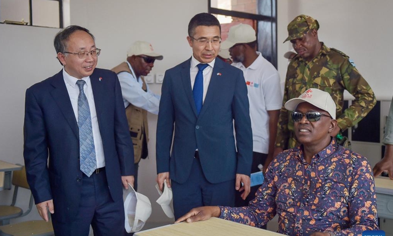 Botswanan President Mokgweetsi Masisi (1st R, front) tours a classroom of the China-aided Ramaeba Primary School in Kazungula village of Kasane town, Botswana, Oct. 27, 2024. (Photo: Xinhua)