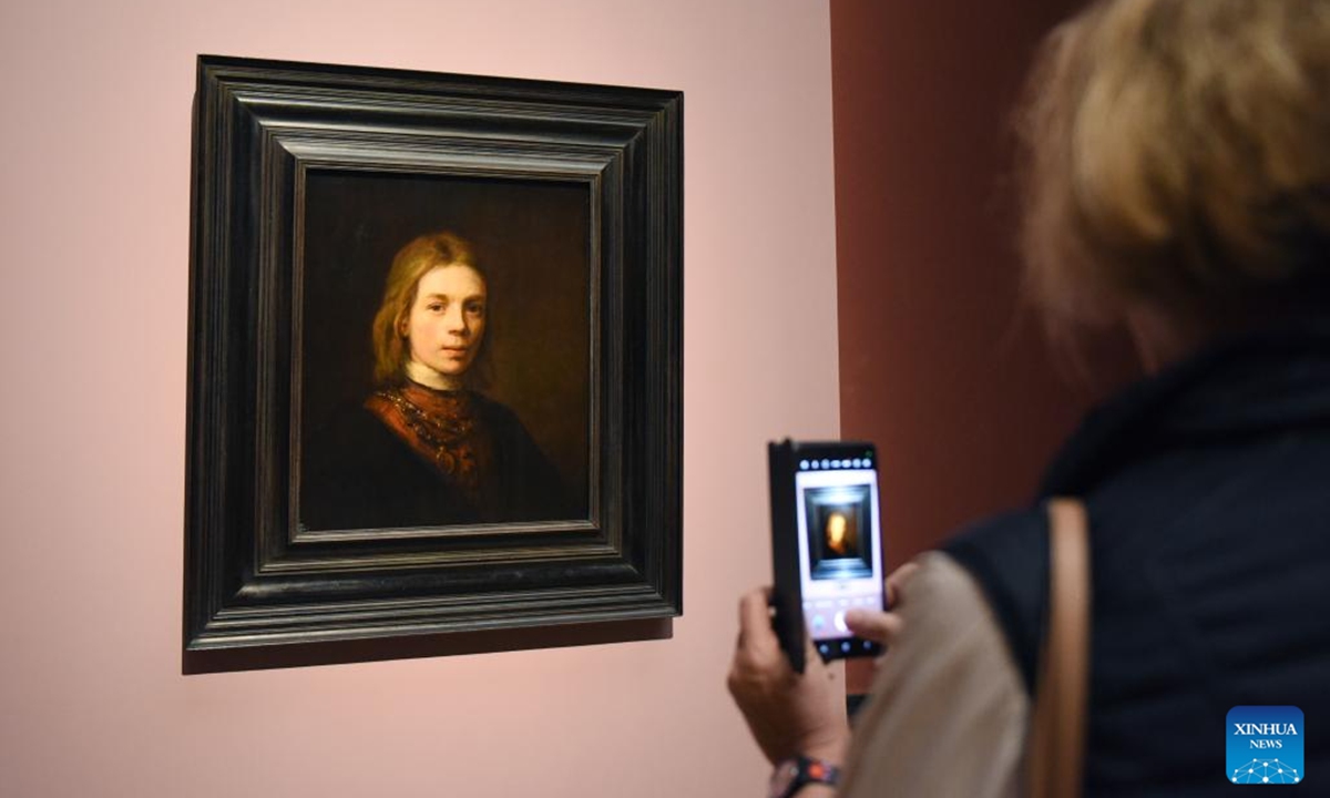 A visitor takes photos of a Hoogstraten's painting work at Art History Museum Vienna, Austria, Nov. 13, 2024. A special exhibition named Rembrandt-Hoogstraten: Colour and Illusion is held here from Oct. 8, 2024 to Jan. 12, 2025. (Photo: Xinhua)
