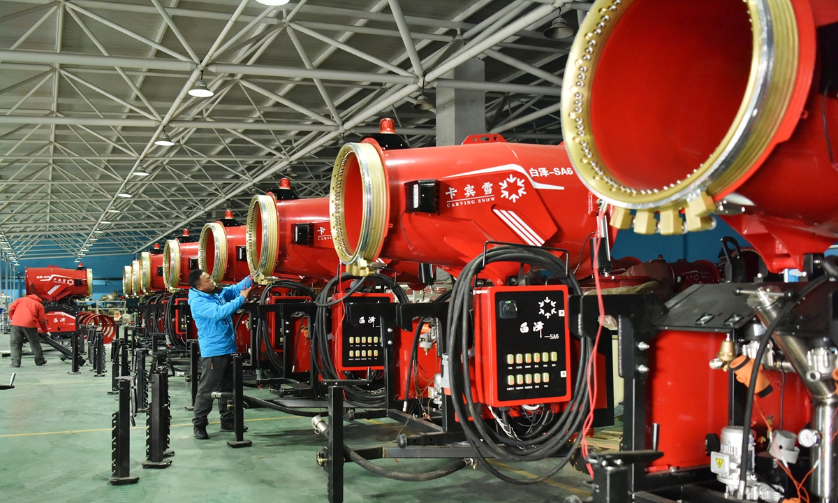 Winter economy heats up Employees in an ice and snow park in Zhangjiakou, North China’s Hebei Province, assemble snow-making machines on Novermber 20, 2024. During the 2023-24 season, China's ice and snow tourism grew 38 percent year-on-year in terms of visitor numbers and 50 percent in revenue, according to the tourism authority. Photo: VCG