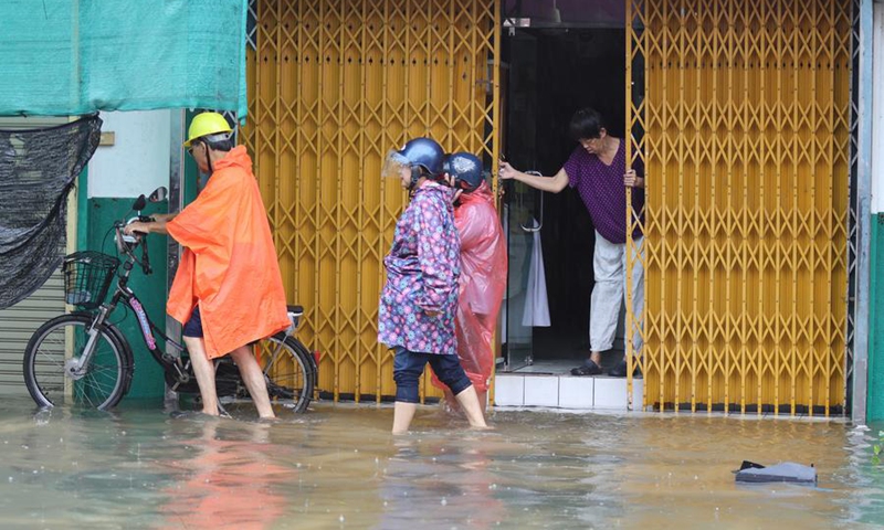 People walk in flood water in Yala Province, Thailand, Nov. 27, 2024. Photo: Xinhua