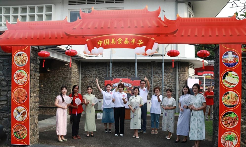 People pose for photos during the Chinese Food Carnival in Colombo, Sri Lanka, Dec. 4, 2024. The Chinese Food Carnival was held here on Wednesday night, attracting over 200 guests from both China and Sri Lanka. Photo: Xinhua