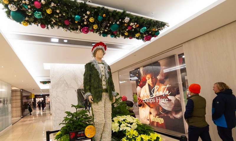 People walk past a floral installation on display during the Fleurs de Villes NO?L event in Toronto, Canada, on Dec. 6, 2024. The event is held here from Dec. 4 to Dec. 8, featuring 30 floral installations. Photo: Xinhua