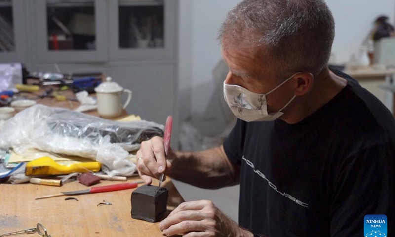 Marc Leuthold carves on the clay of Ding kiln at his studio in Quyang County, north China's Hebei Province, Nov. 20, 2024. (Photo: Xinhua)