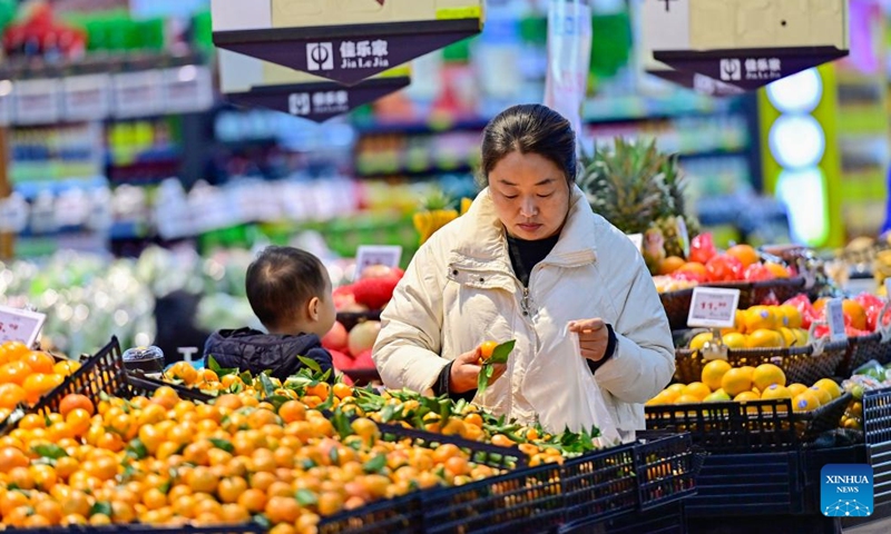 A customer selects fruits at a supermarket in Qingzhou, east China's Shandong Province, Dec. 9, 2024. China's consumer price index (CPI), a main gauge of inflation, was up 0.2 percent year on year in November, the National Bureau of Statistics said Monday. (Photo: Xinhua)